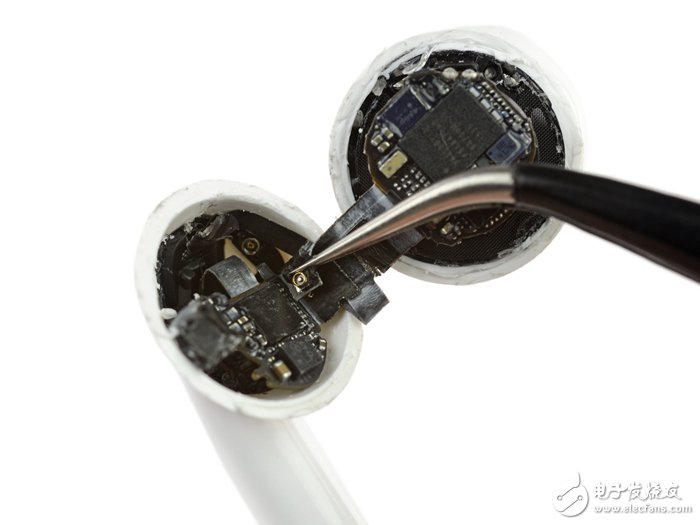 AirPods拆解評(píng)測(cè)：無修復(fù)可能性，所以千萬別弄壞你的AirPods