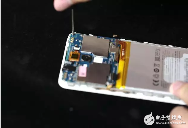 魅藍5s拆解：支持18W快充的小機身，竟然塞了這么大的東西！