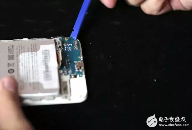 魅藍5s拆解：支持18W快充的小機身，竟然塞了這么大的東西！