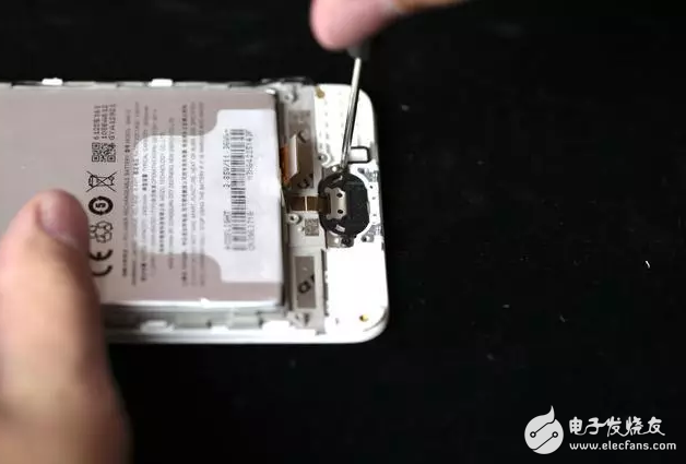 魅藍5s拆解：支持18W快充的小機身，竟然塞了這么大的東西！