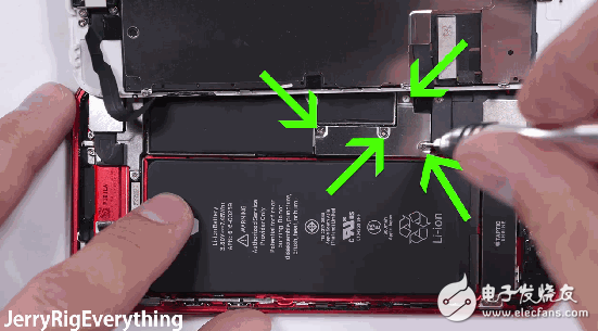 不喜歡紅色特別版iPhone 7的白色面板？教你100元打造黑紅版！