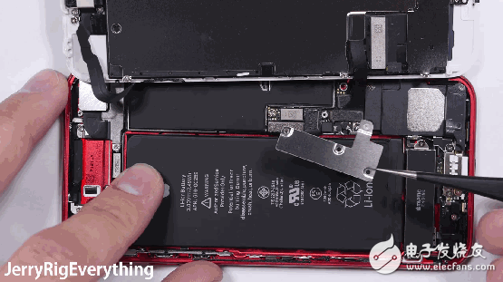 不喜歡紅色特別版iPhone 7的白色面板？教你100元打造黑紅版！