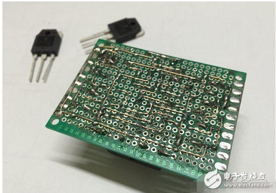 　　最近閑著沒事，本著功放發(fā)燒友的動(dòng)力制作一臺(tái)迷你功放。雖說迷你，但其實(shí)并不小巧，5口交換機(jī)也不大，再加上交換機(jī)也是壞的就干脆利用上了！功放還是采用了雙差分電路。本人從事電子行業(yè)的這些年發(fā)現(xiàn)，很多家庭影院或者大型娛樂會(huì)所用的功放幾乎都是這種電路，也許是因?yàn)檫@種電路工作穩(wěn)定。放大失真低的原因。。。我從網(wǎng)上找到的電路，記得之前我也用這個(gè)圖紙做過，后來怎么解決的忘了！