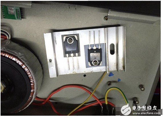 　　最近閑著沒事，本著功放發(fā)燒友的動(dòng)力制作一臺(tái)迷你功放。雖說迷你，但其實(shí)并不小巧，5口交換機(jī)也不大，再加上交換機(jī)也是壞的就干脆利用上了！功放還是采用了雙差分電路。本人從事電子行業(yè)的這些年發(fā)現(xiàn)，很多家庭影院或者大型娛樂會(huì)所用的功放幾乎都是這種電路，也許是因?yàn)檫@種電路工作穩(wěn)定。放大失真低的原因。。。我從網(wǎng)上找到的電路，記得之前我也用這個(gè)圖紙做過，后來怎么解決的忘了！