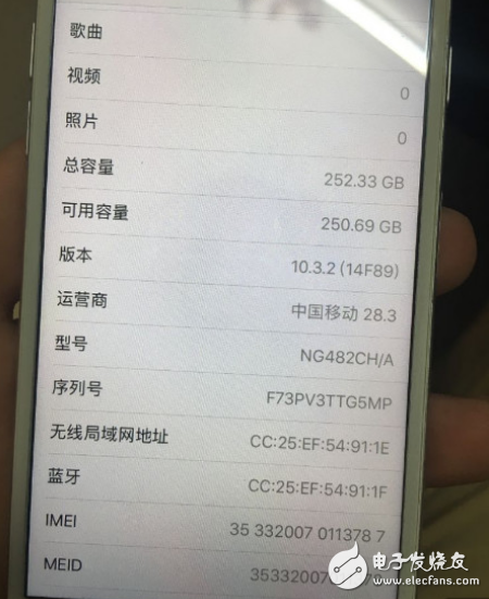 中國第一臺(tái)256GB iPhone6 看網(wǎng)友“神手”更換iPhone6內(nèi)存