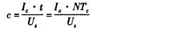 電流源Io為4DH型精密恒流管，它與電容C通過電子開關(guān)K串聯(lián)構(gòu)成閉合回路，電容C的兩端連接到電壓比較器P的輸入端，測量過程如下：當(dāng)K1閉合時(shí)，基準(zhǔn)電壓給電容充電至Uc=Us，然后K1斷開，K2閉合，電容在電流源的作用下放電，單片機(jī)的內(nèi)部計(jì)數(shù)器同時(shí)開始工作。當(dāng)電流源對(duì)電容放電至Uc=0時(shí)，比較器翻轉(zhuǎn)，計(jì)數(shù)器結(jié)束計(jì)數(shù)，計(jì)數(shù)值與電容放電時(shí)間成正比，計(jì)數(shù)脈沖與放電時(shí)間關(guān)系如圖7所示。