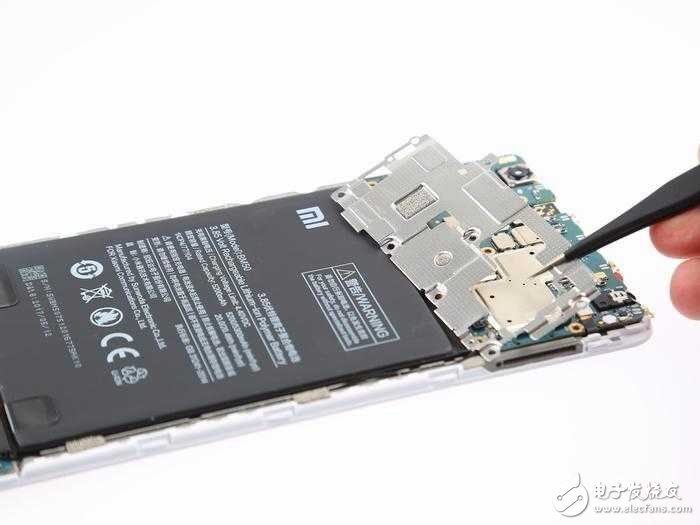續(xù)航神機(jī)小米Max 2拆解,原來內(nèi)部這么簡(jiǎn)單