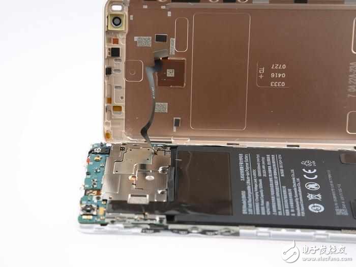 續(xù)航神機(jī)小米Max 2拆解,原來內(nèi)部這么簡(jiǎn)單