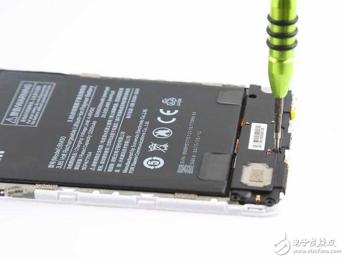 續(xù)航神機(jī)小米Max 2拆解,原來內(nèi)部這么簡(jiǎn)單