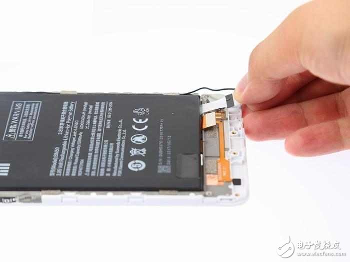 續(xù)航神機(jī)小米Max 2拆解,原來內(nèi)部這么簡(jiǎn)單