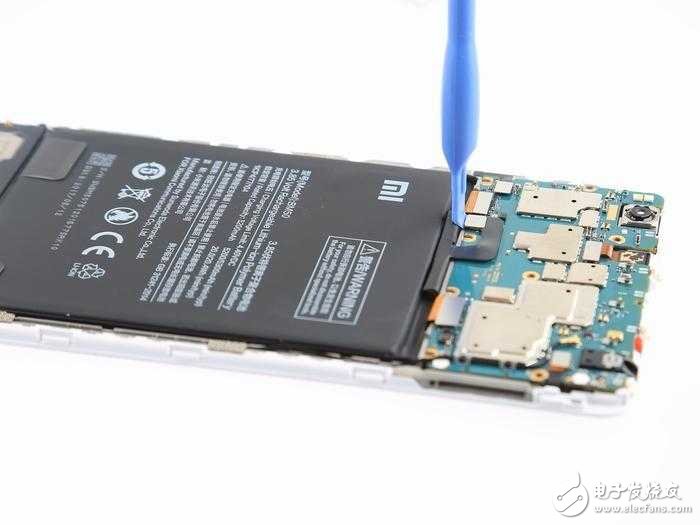 續(xù)航神機(jī)小米Max 2拆解,原來內(nèi)部這么簡(jiǎn)單
