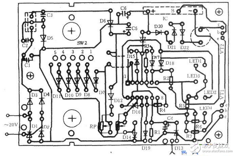 套管表面臟污吸收水分后，會使絕緣電阻降低，其后果是容易發(fā)生閃絡(luò)，造成跳閘。同時，閃絡(luò)也會損壞套管表面。臟污吸收水分后，導(dǎo)電性提高，不僅引起表面閃絡(luò)，還可能因泄漏電流增加，使絕緣套管發(fā)熱并造成瓷質(zhì)損壞，甚至擊穿；套管膠墊密封失效，油紙電容式套管頂部密封不良，可能導(dǎo)致進水使絕緣擊穿，下部密封不良使套管滲油，導(dǎo)致油面下降。套管密封失效的原因主要有兩個方面：一是由于檢修人員經(jīng)驗不足，螺栓緊固力不夠