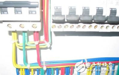 配電箱系統(tǒng)圖識圖解_實用家用配電箱接線實物圖分享