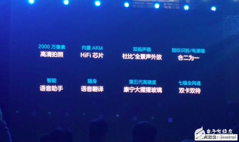 中興終端CEO程立新國內(nèi)首次亮相，推折疊雙屏手機(jī)中興Axon M