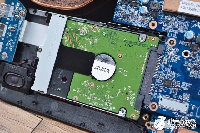 未來人類魔鬼魚DR5拆機(jī)圖賞 雙風(fēng)扇散熱管惹眼