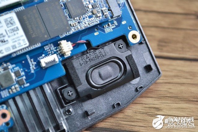 未來人類魔鬼魚DR5拆機(jī)圖賞 雙風(fēng)扇散熱管惹眼