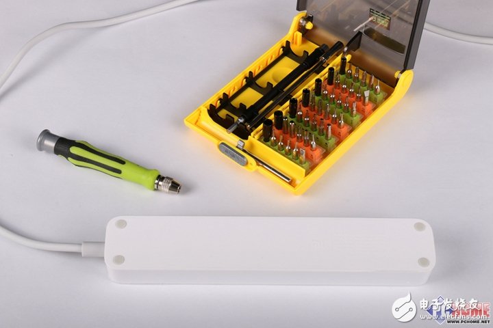 把插線板做成藝術(shù)品？小米插線板暴力拆解