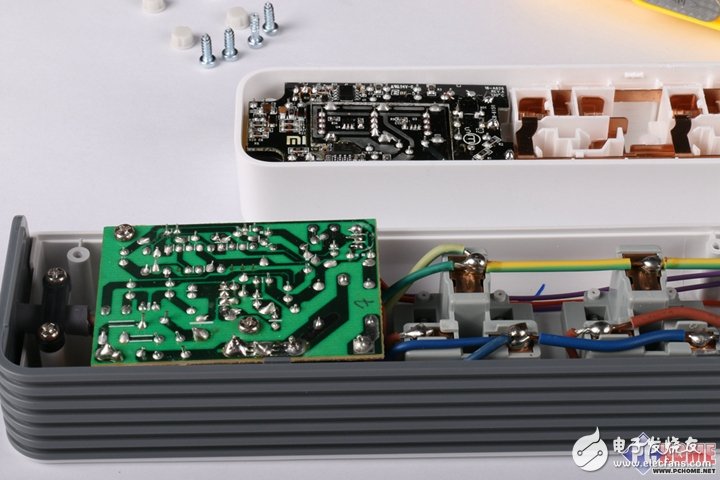 把插線板做成藝術(shù)品？小米插線板暴力拆解