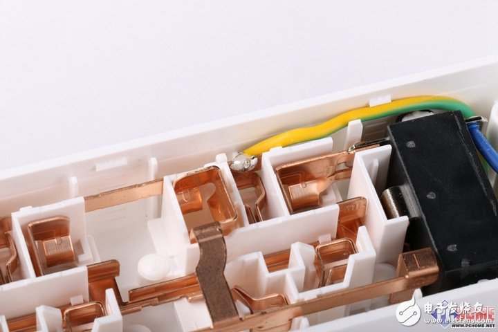 把插線板做成藝術(shù)品？小米插線板暴力拆解