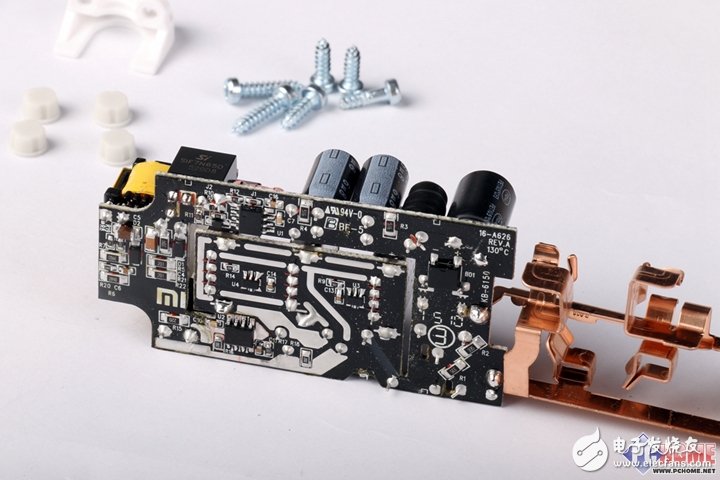 把插線板做成藝術(shù)品？小米插線板暴力拆解