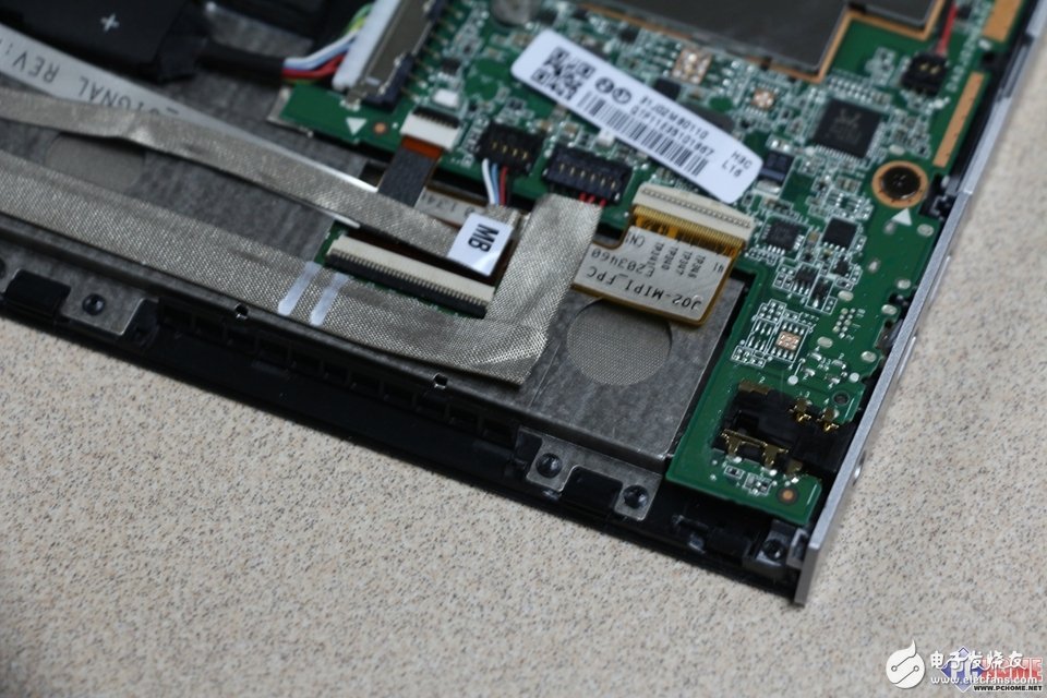 做工精致易修理 聯(lián)想Miix 2 10寸拆解