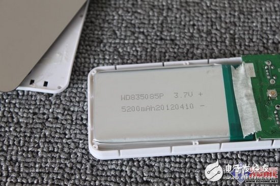 大屏幕黨進來看看，移動電源拆解大PK