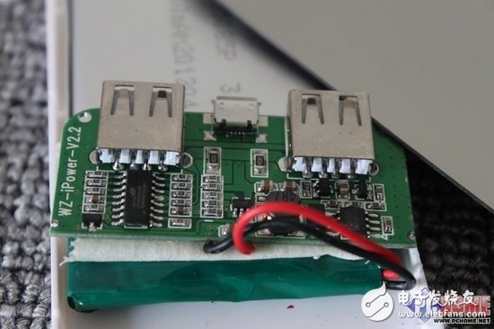 大屏幕黨進來看看，移動電源拆解大PK