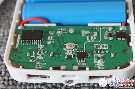 大屏幕黨進來看看，移動電源拆解大PK