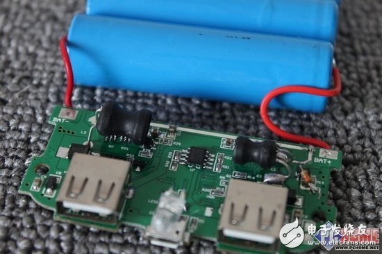 大屏幕黨進來看看，移動電源拆解大PK