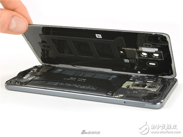 iFixit拆解華為Mate 10 Pro：國(guó)產(chǎn)旗艦內(nèi)涵豐富