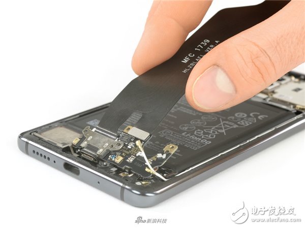 iFixit拆解華為Mate 10 Pro：國(guó)產(chǎn)旗艦內(nèi)涵豐富