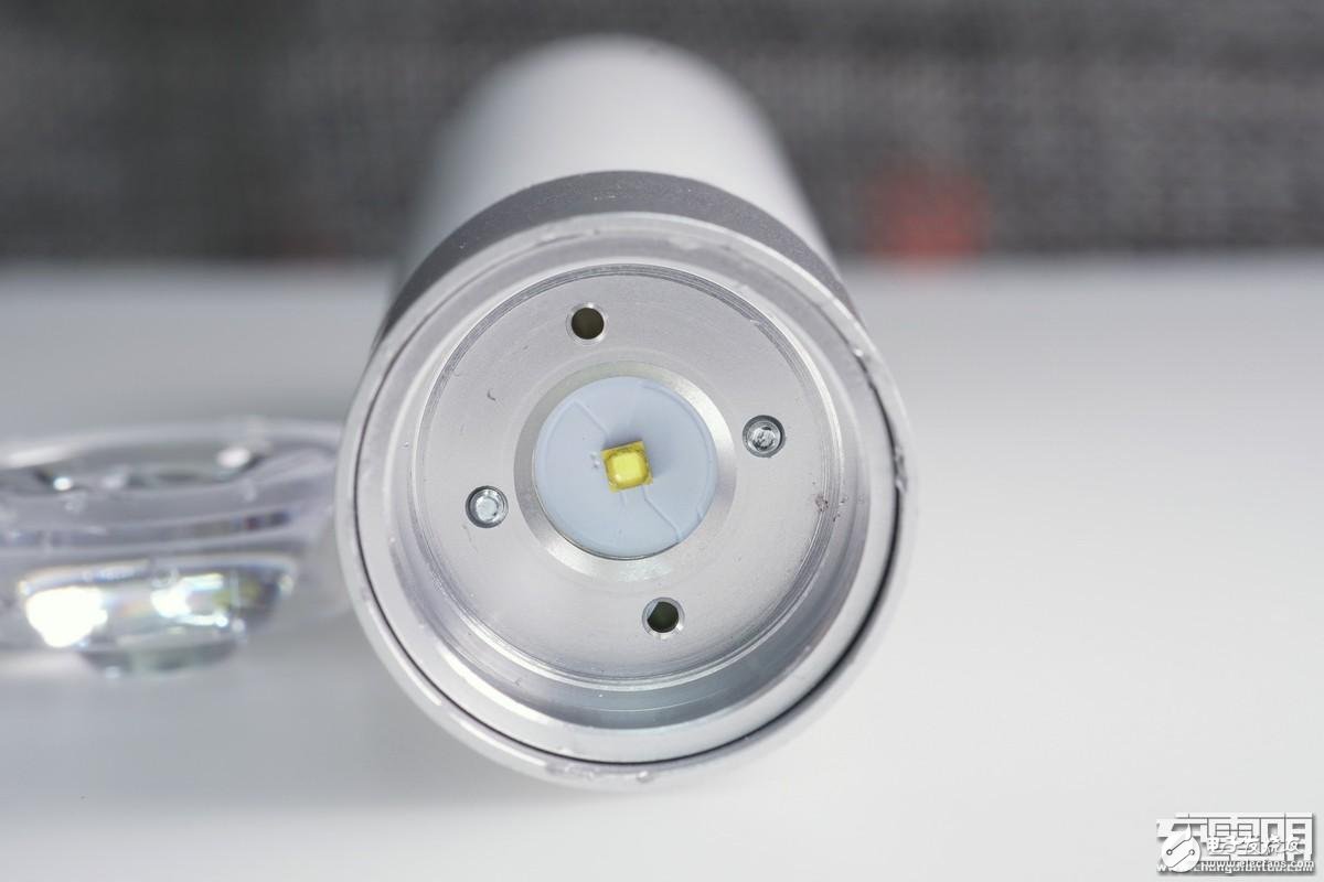 小米隨身手電筒LPB01ZM試射拆解