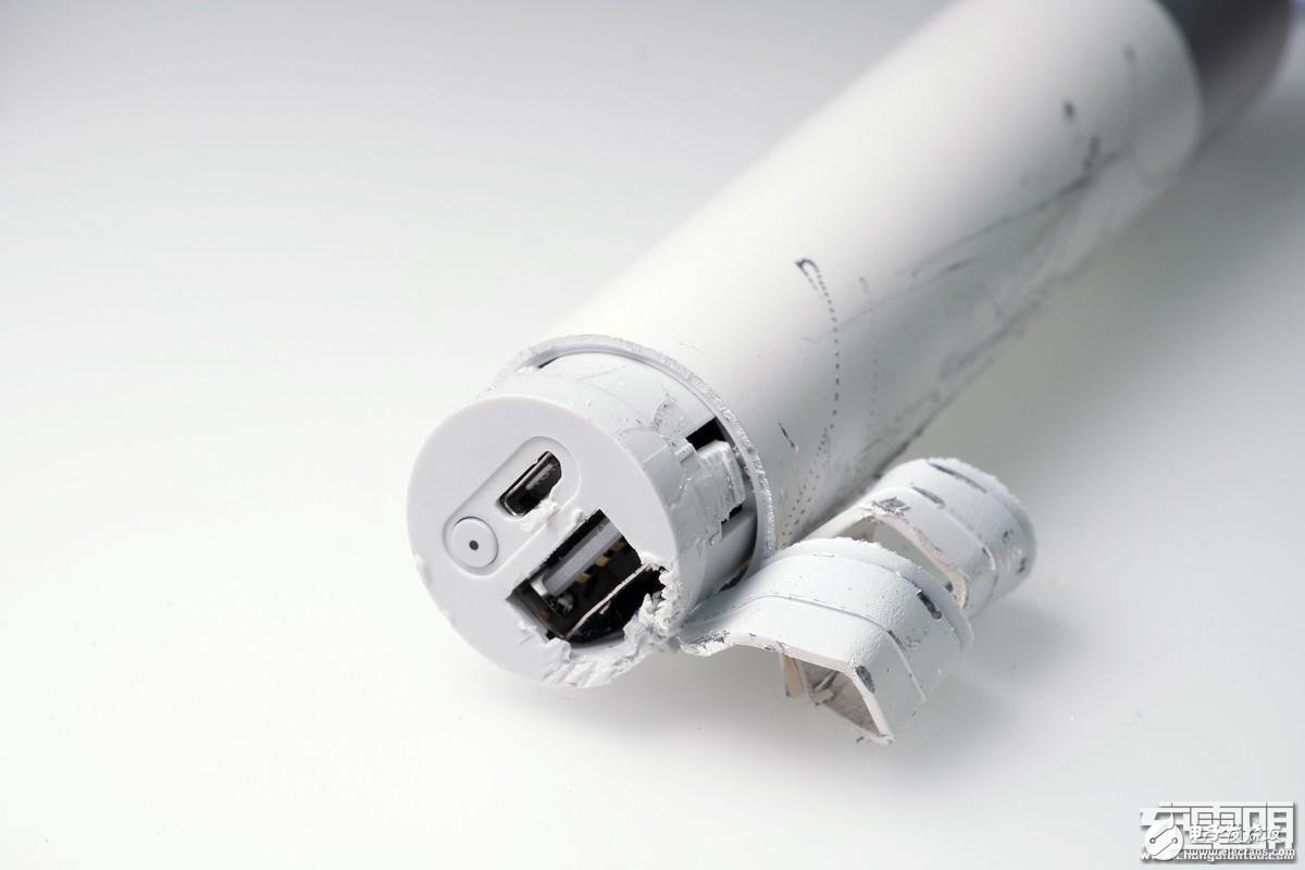 小米隨身手電筒LPB01ZM試射拆解