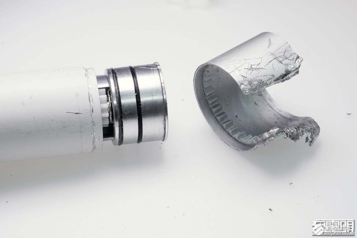 小米隨身手電筒LPB01ZM試射拆解