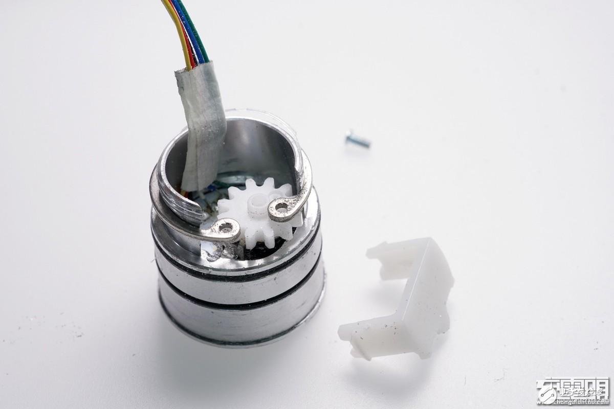 小米隨身手電筒LPB01ZM試射拆解