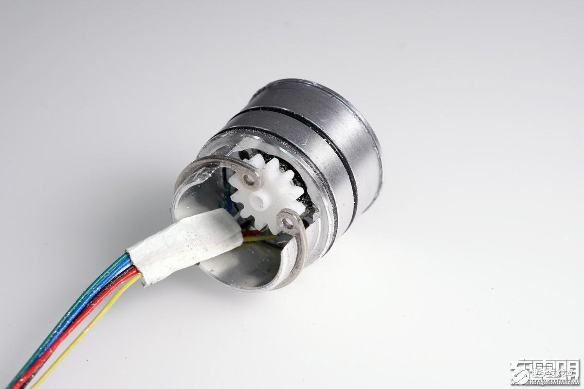 小米隨身手電筒LPB01ZM試射拆解