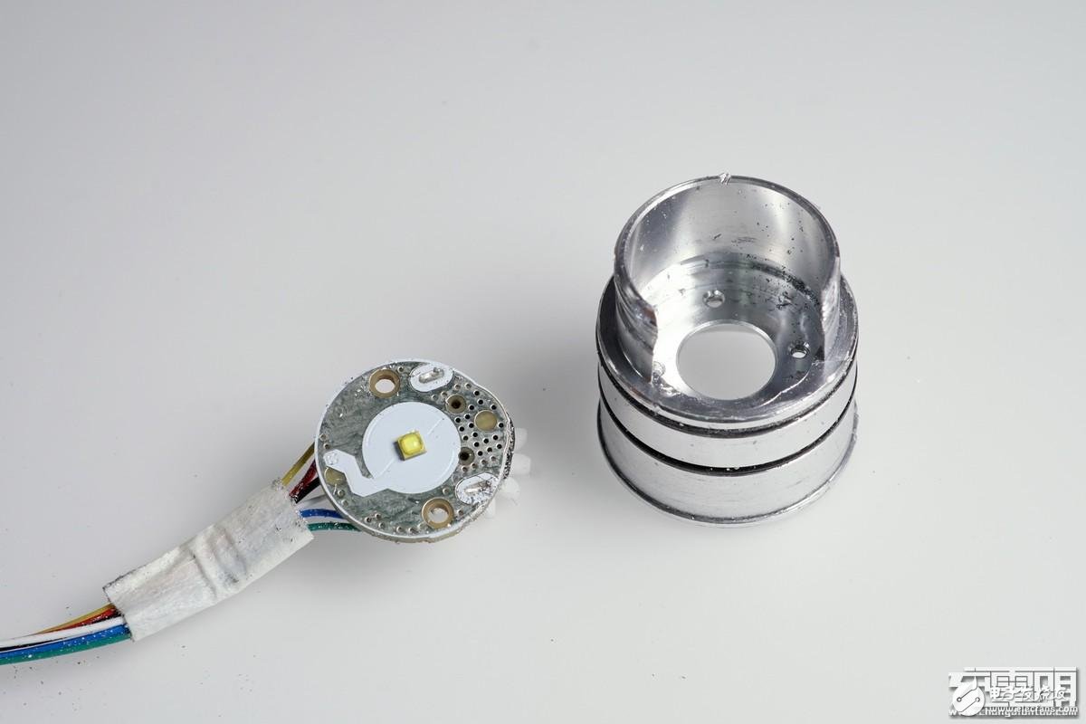 小米隨身手電筒LPB01ZM試射拆解