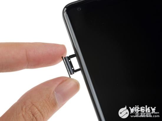 Pixel 2 XL拆解:谷歌首款移動(dòng)芯片在這里