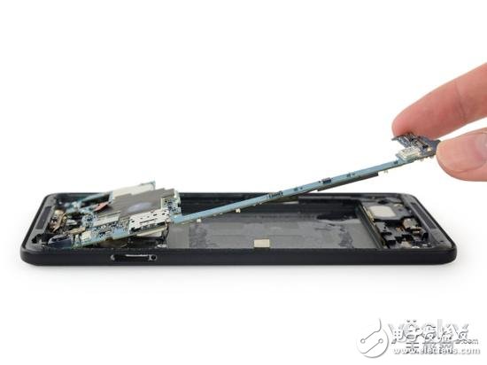 Pixel 2 XL拆解:谷歌首款移動(dòng)芯片在這里