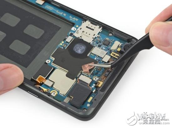 Pixel 2 XL拆解:谷歌首款移動(dòng)芯片在這里