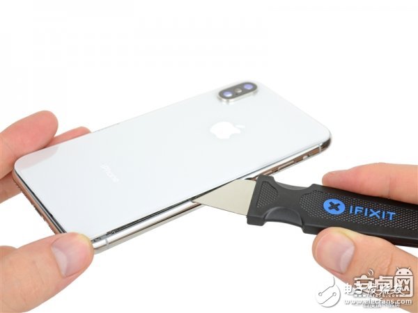 iPhone X最專業(yè)深度拆解！驚現(xiàn)神秘芯片