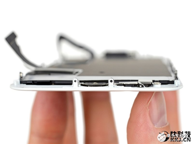 iPhone 8完全拆解：罕見2GB內(nèi)存造就奇跡！