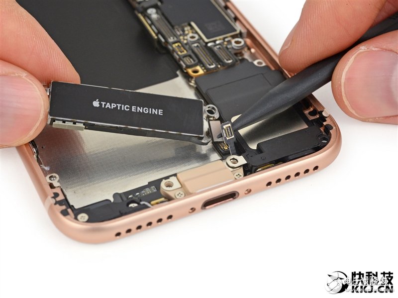 iPhone 8完全拆解：罕見2GB內(nèi)存造就奇跡！