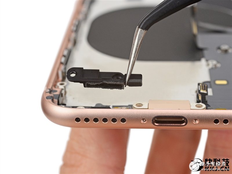 iPhone 8完全拆解：罕見2GB內(nèi)存造就奇跡！