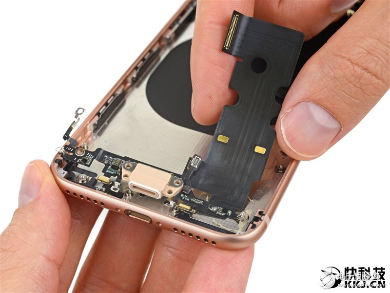 iPhone 8完全拆解：罕見2GB內(nèi)存造就奇跡！