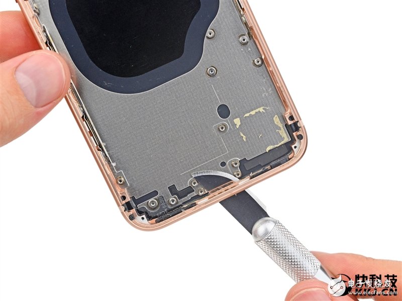 iPhone 8完全拆解：罕見2GB內(nèi)存造就奇跡！