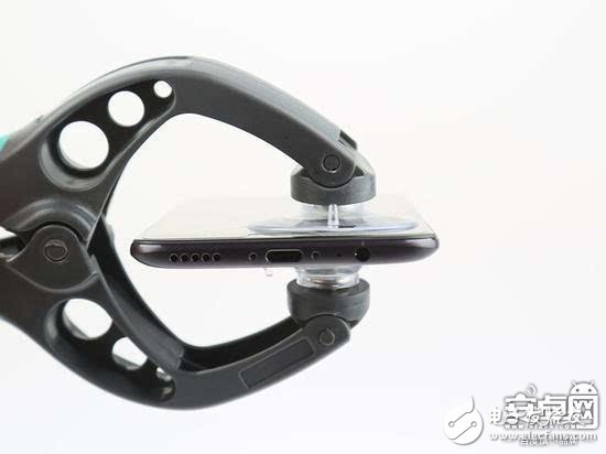 做工對(duì)得起2999元售價(jià)嗎？一加5完全拆解