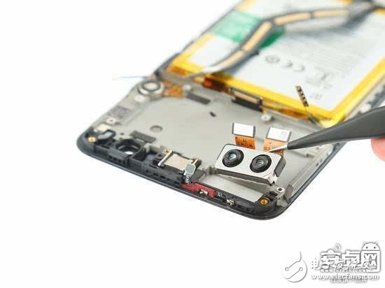 做工對(duì)得起2999元售價(jià)嗎？一加5完全拆解