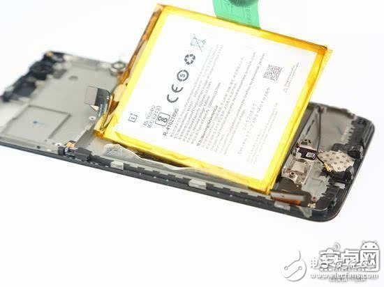 做工對(duì)得起2999元售價(jià)嗎？一加5完全拆解