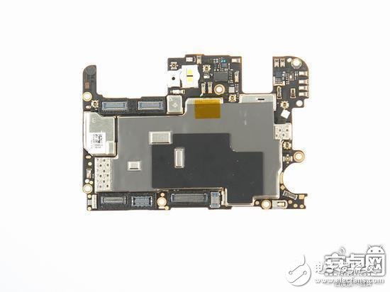 做工對(duì)得起2999元售價(jià)嗎？一加5完全拆解